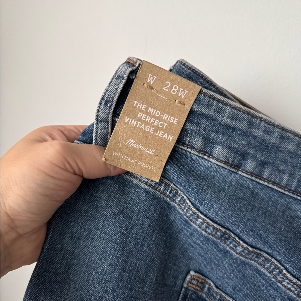 Madewell

Plus size Mid-Rise Stretch Perfect Vintage Jeans in Knowland Wash